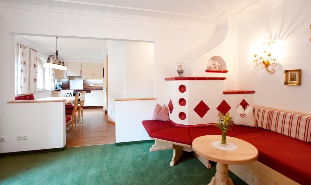 Ferienschloessl Harmonie Hotel Holzgau Ngoại thất bức ảnh