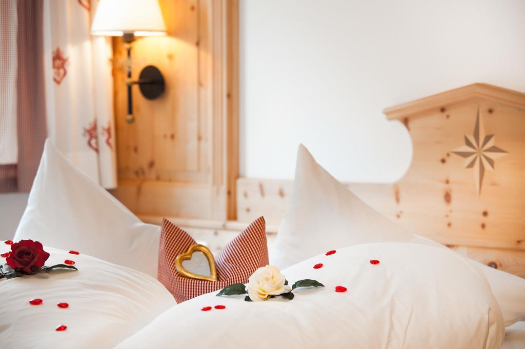 Ferienschloessl Harmonie Hotel Holzgau Phòng bức ảnh
