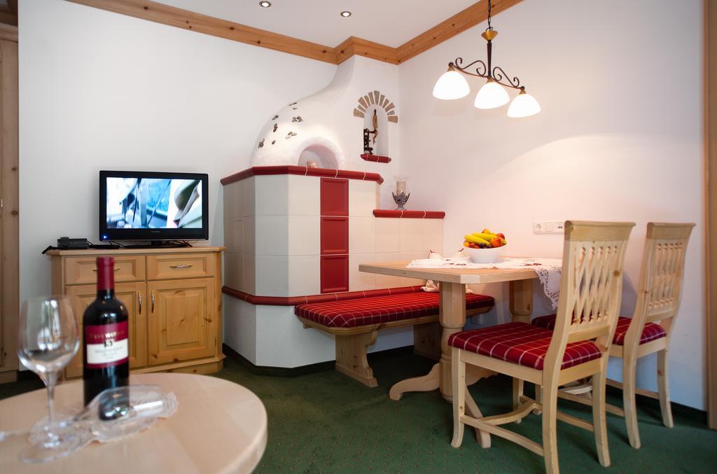 Ferienschloessl Harmonie Hotel Holzgau Ngoại thất bức ảnh