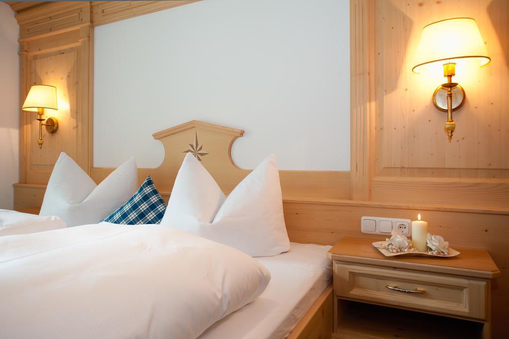 Ferienschloessl Harmonie Hotel Holzgau Ngoại thất bức ảnh
