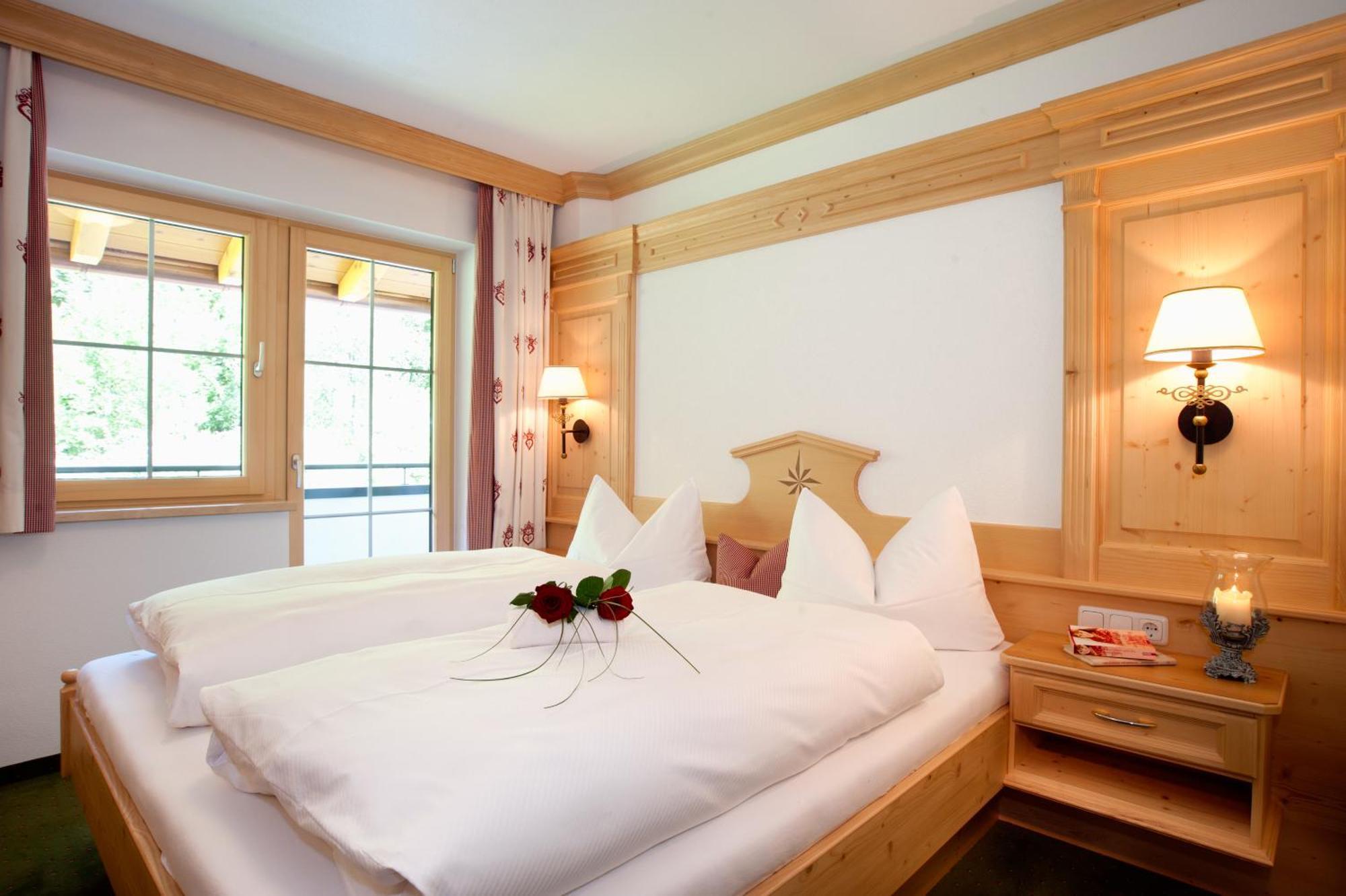 Ferienschloessl Harmonie Hotel Holzgau Phòng bức ảnh