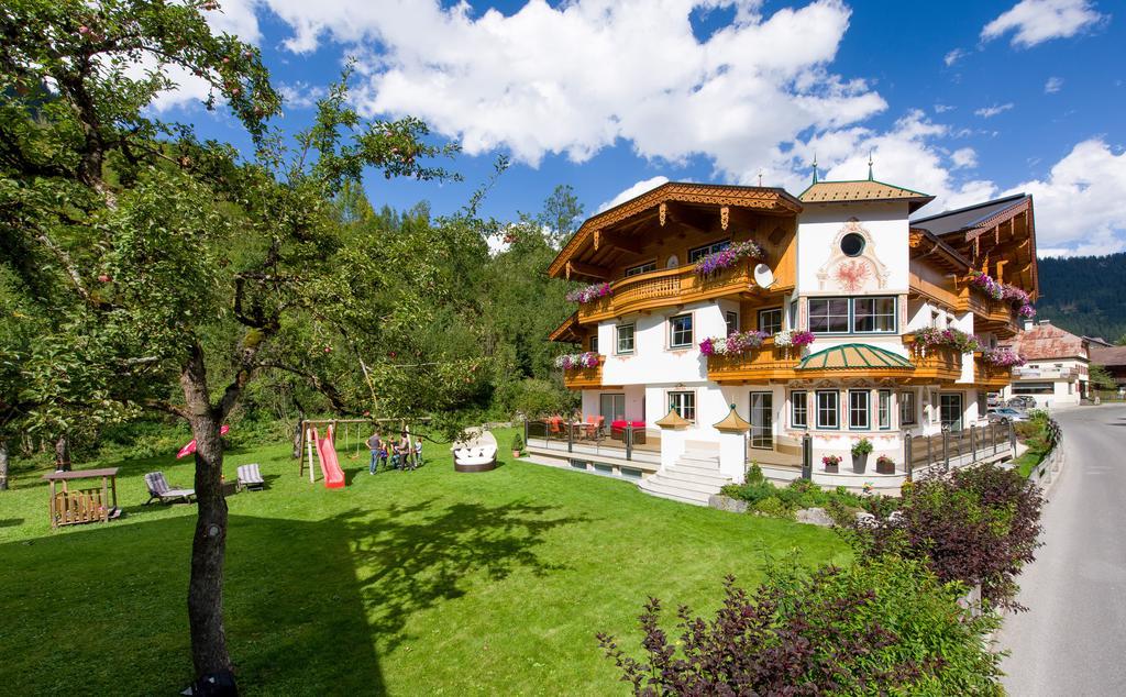 Ferienschloessl Harmonie Hotel Holzgau Ngoại thất bức ảnh