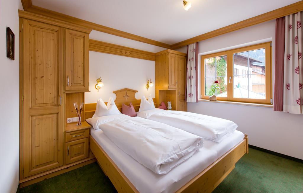 Ferienschloessl Harmonie Hotel Holzgau Ngoại thất bức ảnh