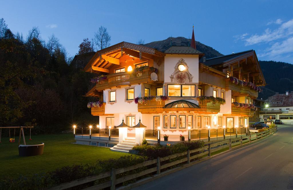 Ferienschloessl Harmonie Hotel Holzgau Ngoại thất bức ảnh