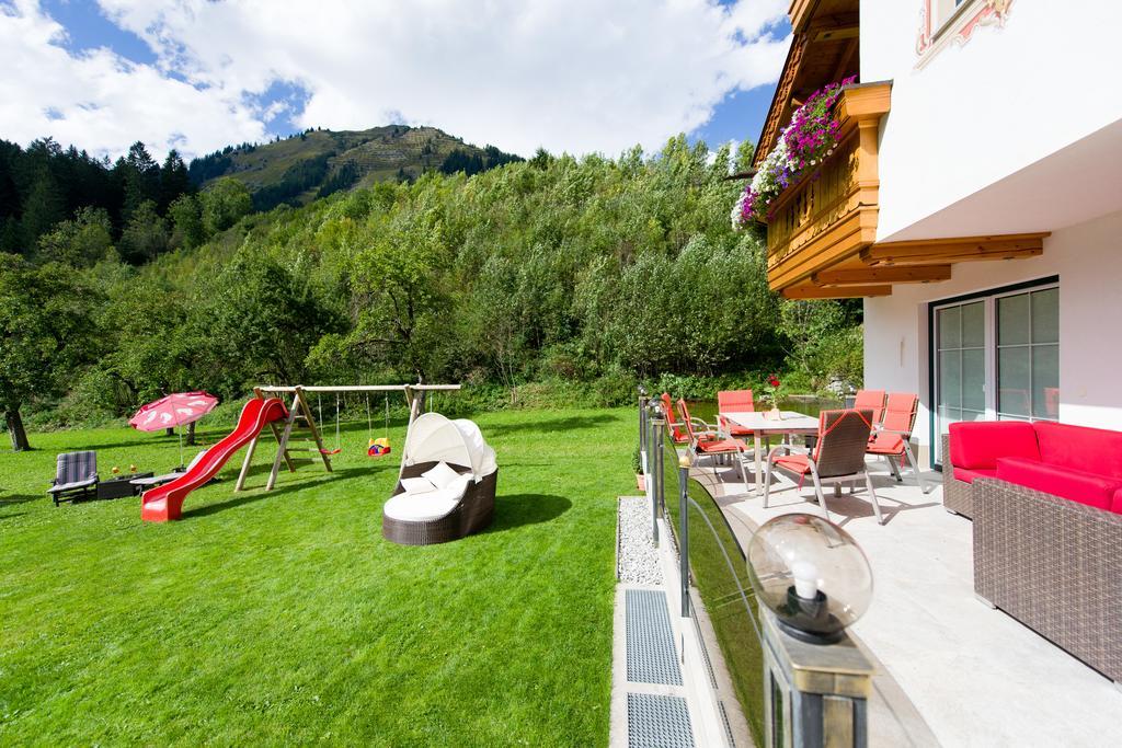 Ferienschloessl Harmonie Hotel Holzgau Ngoại thất bức ảnh