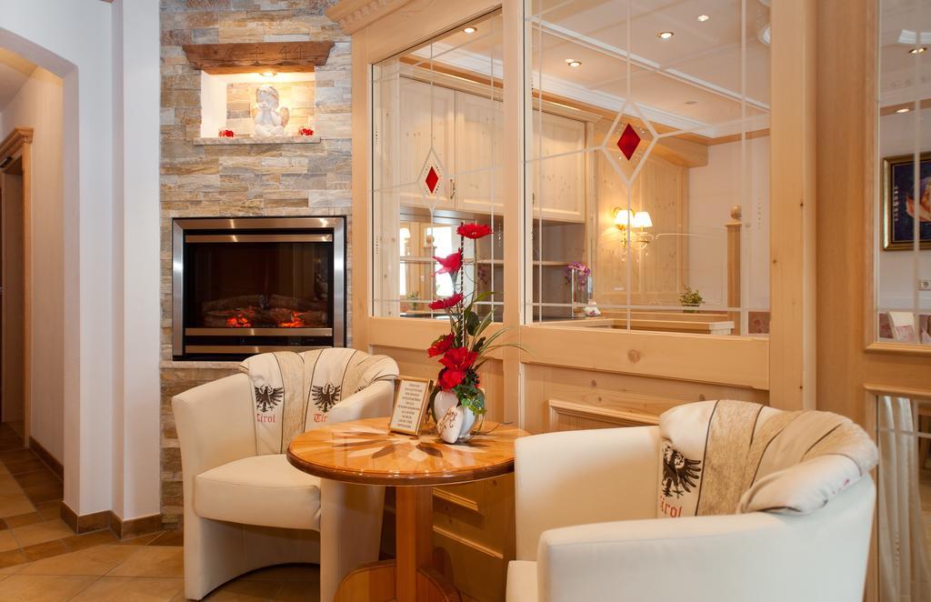Ferienschloessl Harmonie Hotel Holzgau Ngoại thất bức ảnh